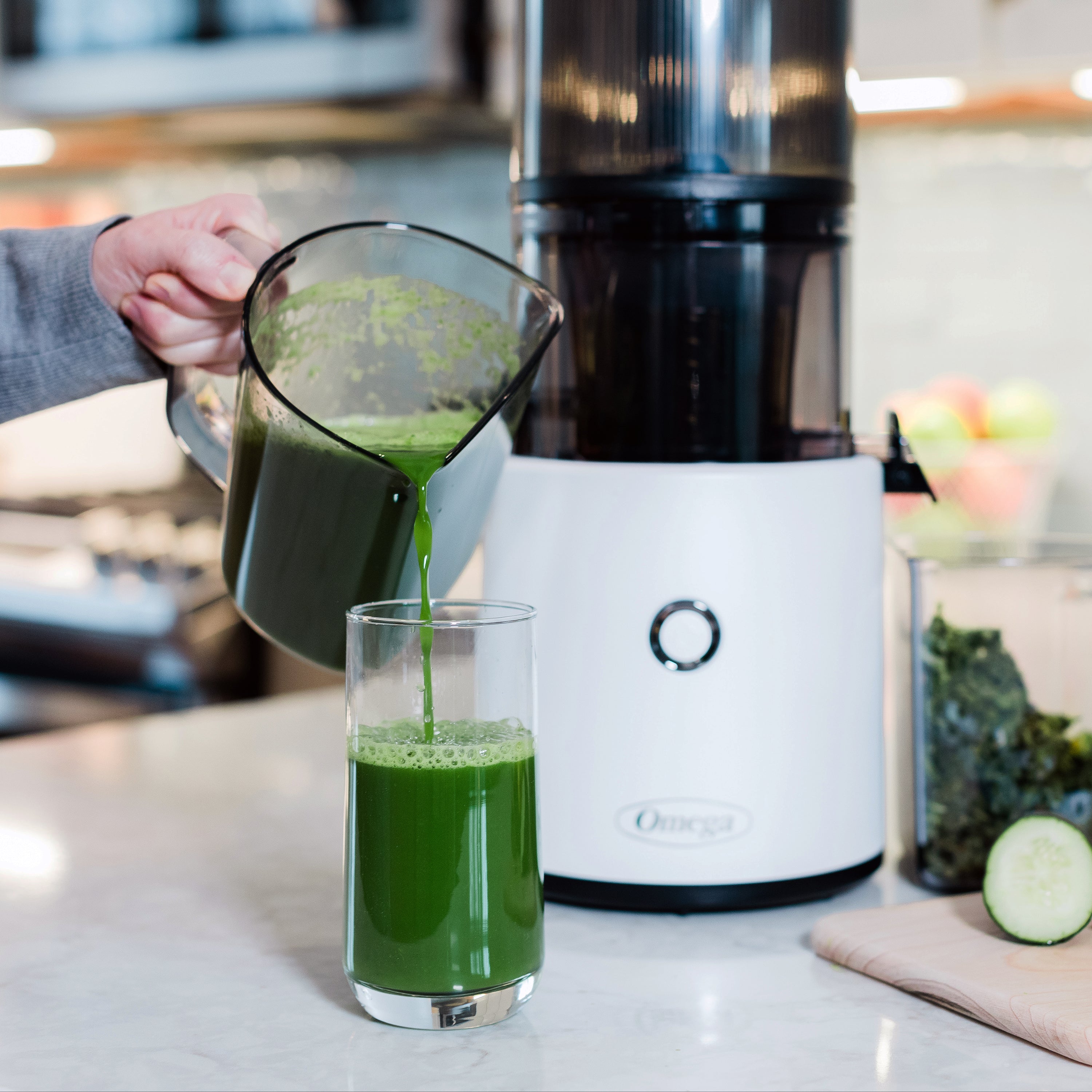 Omega Juicer オメガ　ジューサー NC900C Omega Cold Press Premium Masticating Juicer with Nutrition System